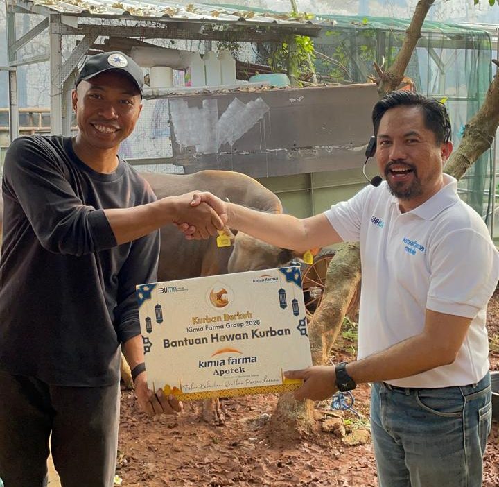 Read more about the article Kimia Farma Apotek Wujudkan Tanggung Jawab Sosial melalui Program Kurban 2025